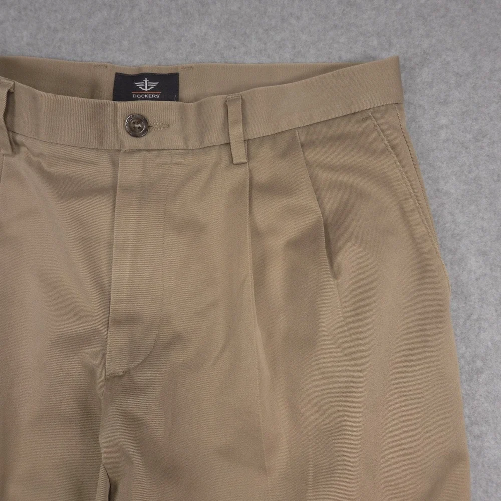 Dockers Mens 33x32 Beige Tan Classic Fit Pleated Front Chino Khaki Pants School